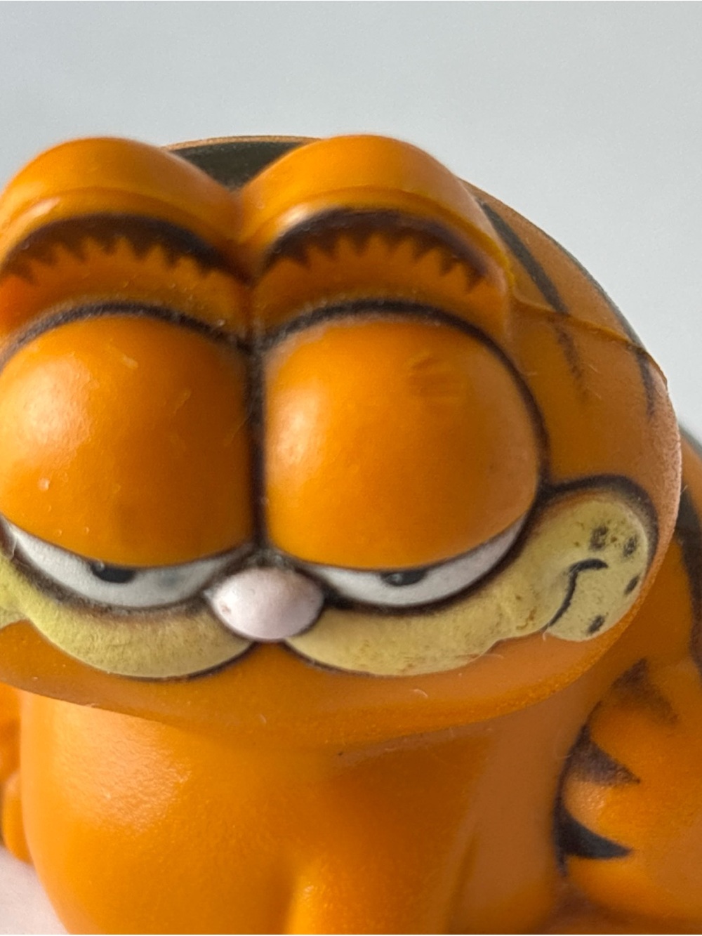 Vintage 1981 Garfield PVC Figure UFS Hong Kong 1.75” Mini Figurine - Picture 3 of 9